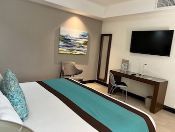 Aurea Hotel & Suites