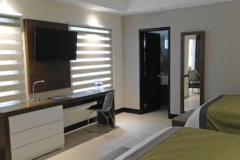 Aurea Hotel & Suites