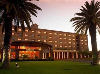 Peermont Metcourt Inn At The Grand Palm Resort