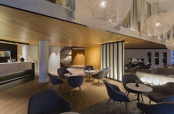 Cram Hotel