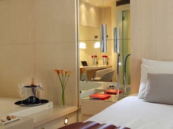 Cram Hotel