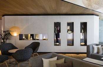 Cram Hotel