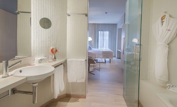 Cram Hotel