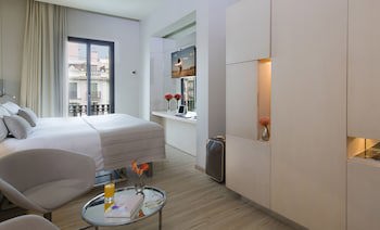 Cram Hotel