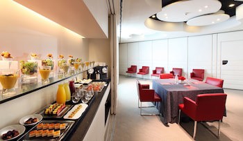 Cram Hotel