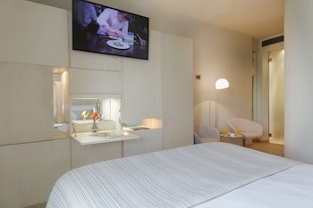 Cram Hotel