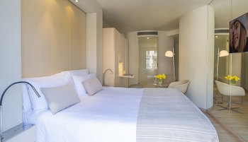Cram Hotel