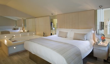 Cram Hotel