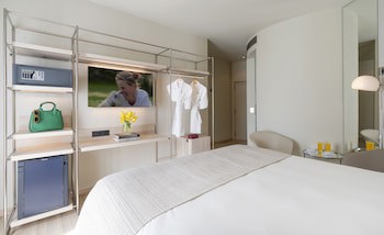 Cram Hotel