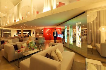 Cram Hotel
