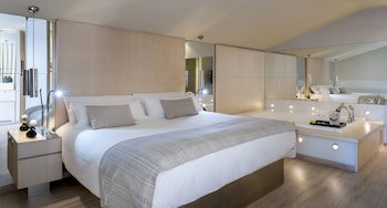 Cram Hotel