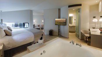 Cram Hotel