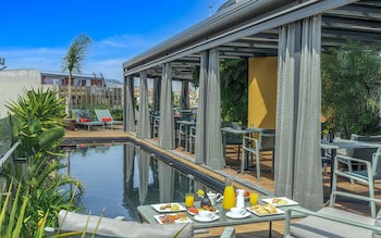Cram Hotel