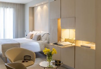Cram Hotel