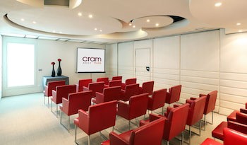 Cram Hotel