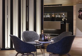 Cram Hotel