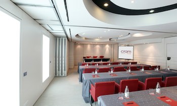 Cram Hotel