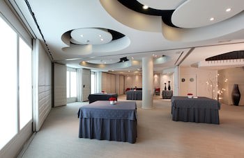Cram Hotel