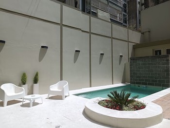 Ayres De Recoleta