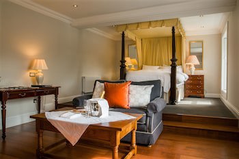 Dunraven Arms Hotel