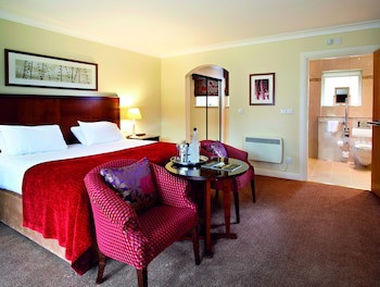 Macdonald Elmers Court Resort