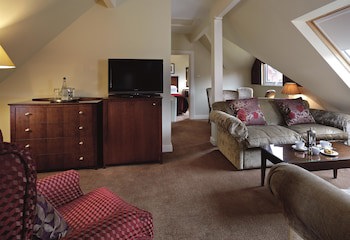 Macdonald Elmers Court Resort