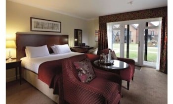 Macdonald Elmers Court Resort