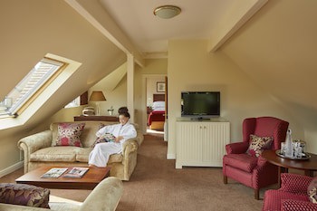 Macdonald Elmers Court Resort