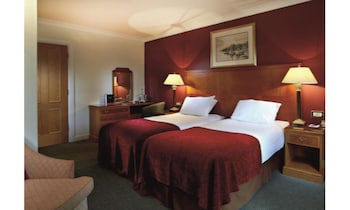 Macdonald Elmers Court Resort