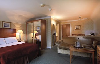 Macdonald Elmers Court Resort