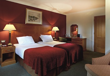 Macdonald Elmers Court Resort