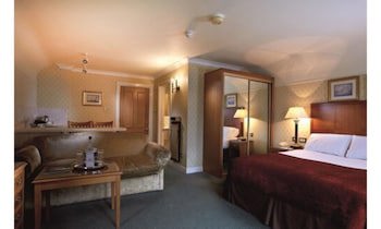Macdonald Elmers Court Resort
