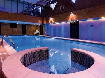 Macdonald Elmers Court Resort