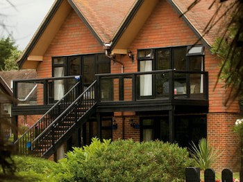 Macdonald Elmers Court Resort