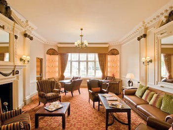 Macdonald Elmers Court Resort