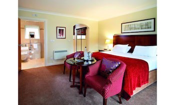 Macdonald Elmers Court Resort