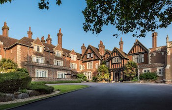 Macdonald Elmers Court Resort