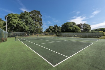 Macdonald Elmers Court Resort