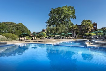 Macdonald Elmers Court Resort