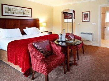 Macdonald Elmers Court Resort