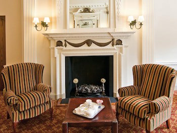 Macdonald Elmers Court Resort