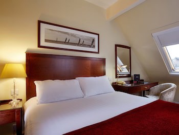 Macdonald Elmers Court Resort