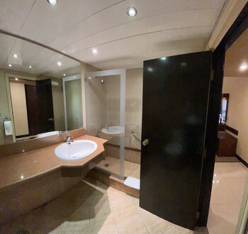 Pyramisa Suites Hotel Cairo