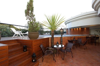 Oasis Plaza