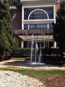 Oasis Plaza