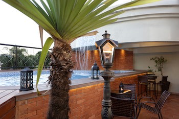Oasis Plaza