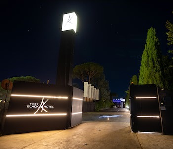 Black Hotel galeri fotoğrafı
