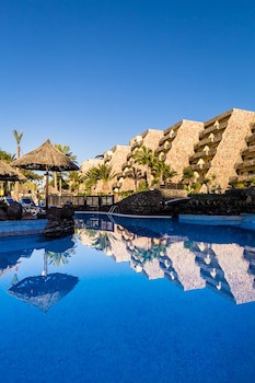 Bluebay Beach Club Aparthotel