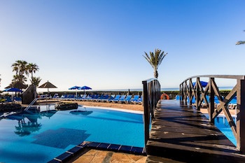 Bluebay Beach Club Aparthotel