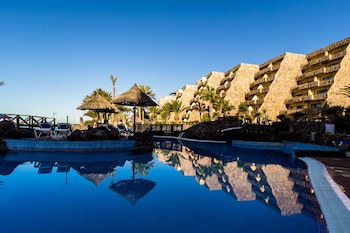 Bluebay Beach Club Aparthotel